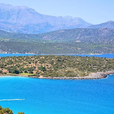 In With Private Pool & Gardens Villa Kypseli