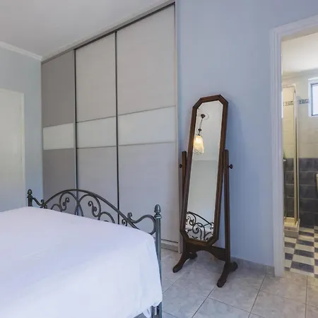 Villa In With Private Pool & Gardens Kypseli