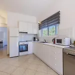 In With Private Pool & Gardens *