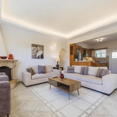 Villa In With Private Pool & Gardens