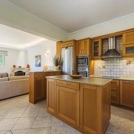 In With Private Pool & Gardens Villa *