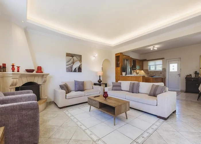 Villa In With Private Pool & Gardens