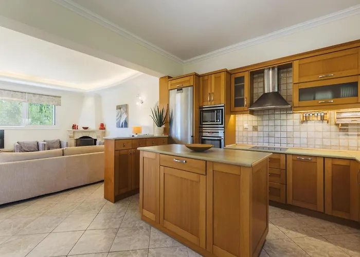 In With Private Pool & Gardens Villa *