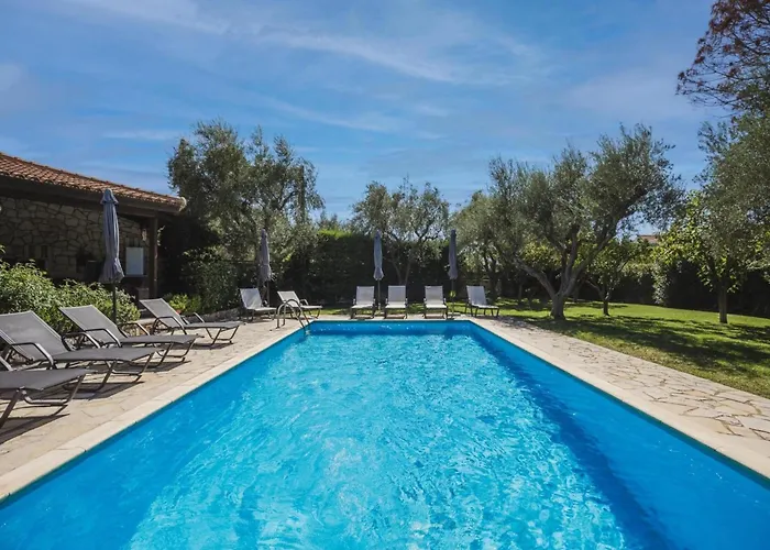 In With Private Pool & Gardens * Kypseli