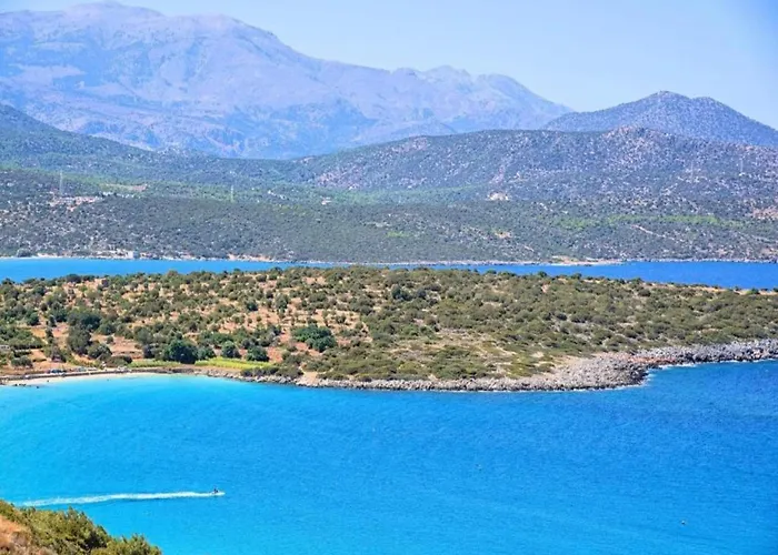 In With Private Pool & Gardens Villa Kypseli