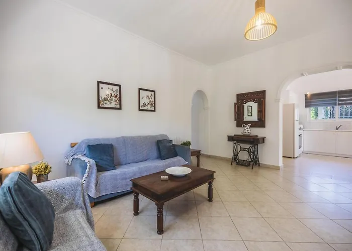 In With Private Pool & Gardens