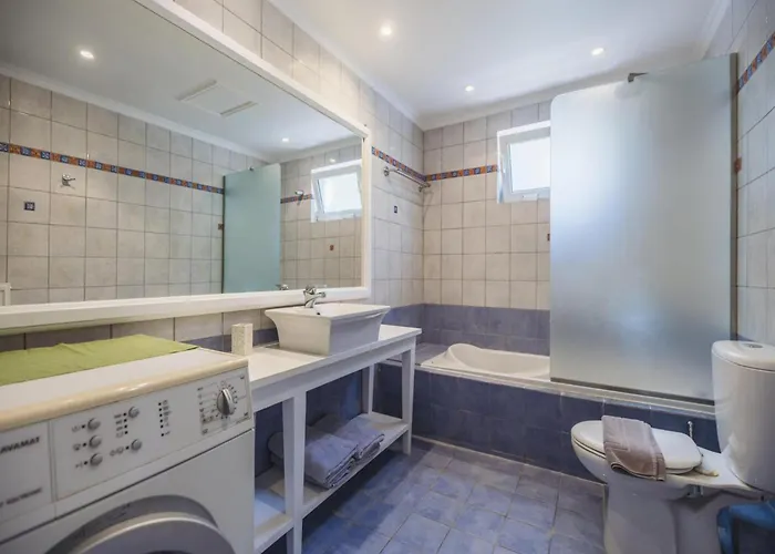 In With Private Pool & Gardens * Kypseli