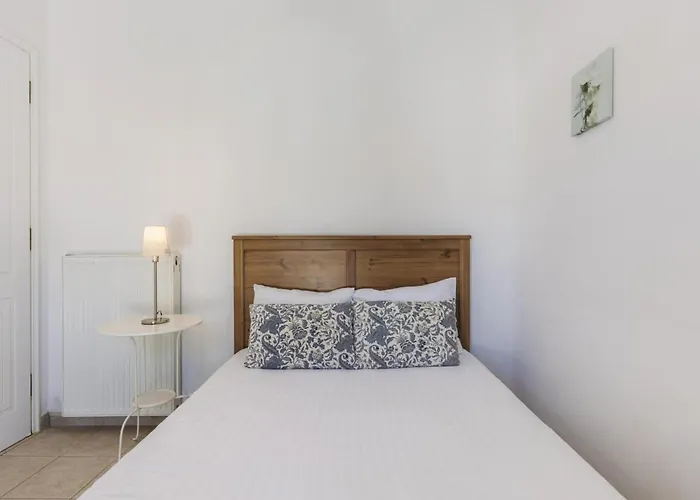 In With Private Pool & Gardens Βίλα *