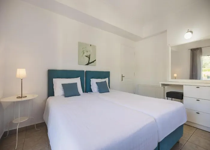 Villa In With Private Pool & Gardens Kypseli