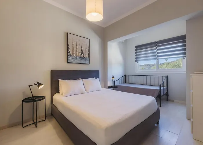 In With Private Pool & Gardens Kypseli