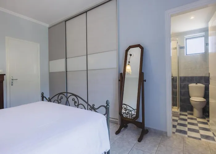 Villa In With Private Pool & Gardens Kypseli