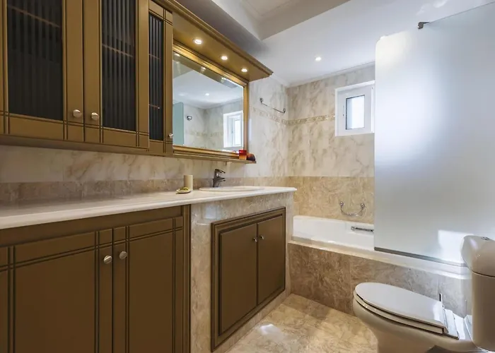 In With Private Pool & Gardens *