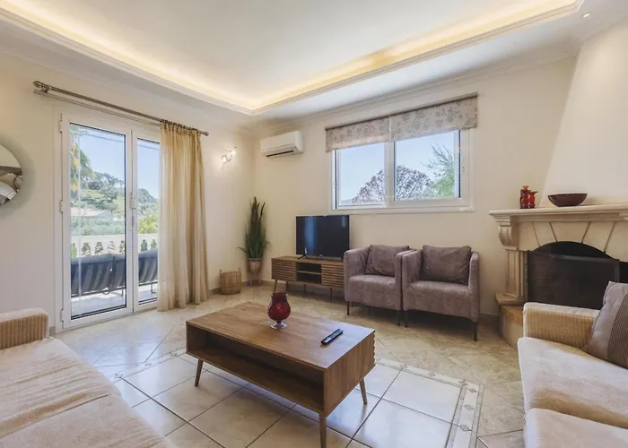 In With Private Pool & Gardens Kypseli