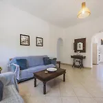 In With Private Pool & Gardens