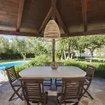 In With Private Pool & Gardens