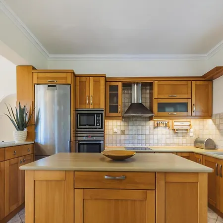 In With Private Pool & Gardens *