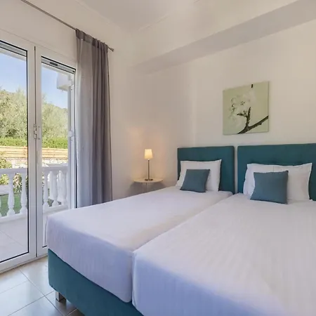 In With Private Pool & Gardens