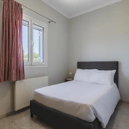 In With Private Pool & Gardens Kypseli