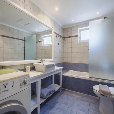 In With Private Pool & Gardens * Kypseli