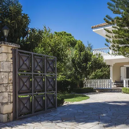 Willa In With Private Pool & Gardens